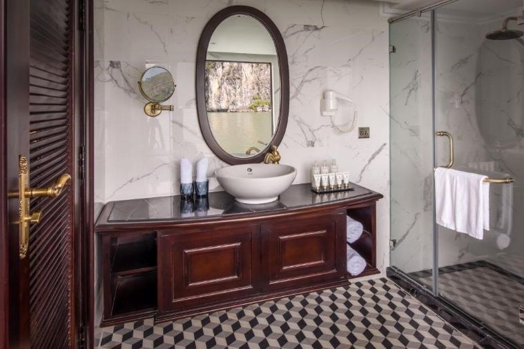 Phòng Ambassador Suites